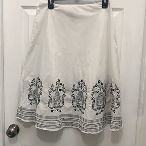 Woman’s Rafaella flowing skirt size 8